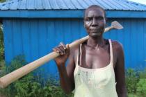 In South Sudan, Oxfam trained producers in good cultivation, storage and marketing techniques. Elizabeth is now cultivating new vegetables. “With the money I make, I can send my children to school and pay for healthcare” she says. Photo: Tim Bierley/Oxfam