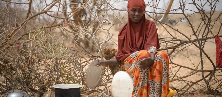Muna came with her family to live in Balambal IDP camp, Somalia, after they lost almost all their livestock. This small pot of rice she cooks will be the only meal for the day for the whole family of six to share. Photo: Allan Gichigi/Oxfam