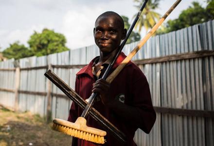 Oxfam hygienist  in Castor Camp in Central African Republic. Photo credit: Vincent Tremeau / Oxfam