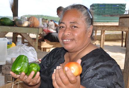 Tonga.ONZ.Woman with tomatoe and pepers